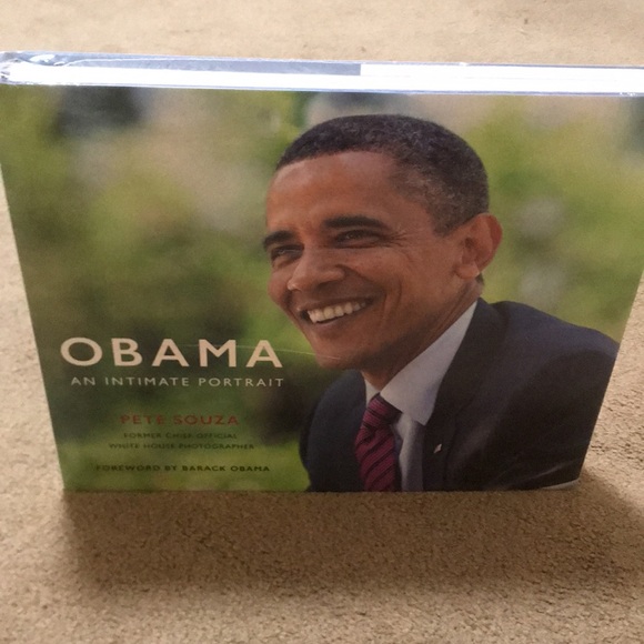 🌸NEW🌸 Obama Book: An Intimate Portrait By Pete Souza Sealed In Plastic - Picture 2 of 12